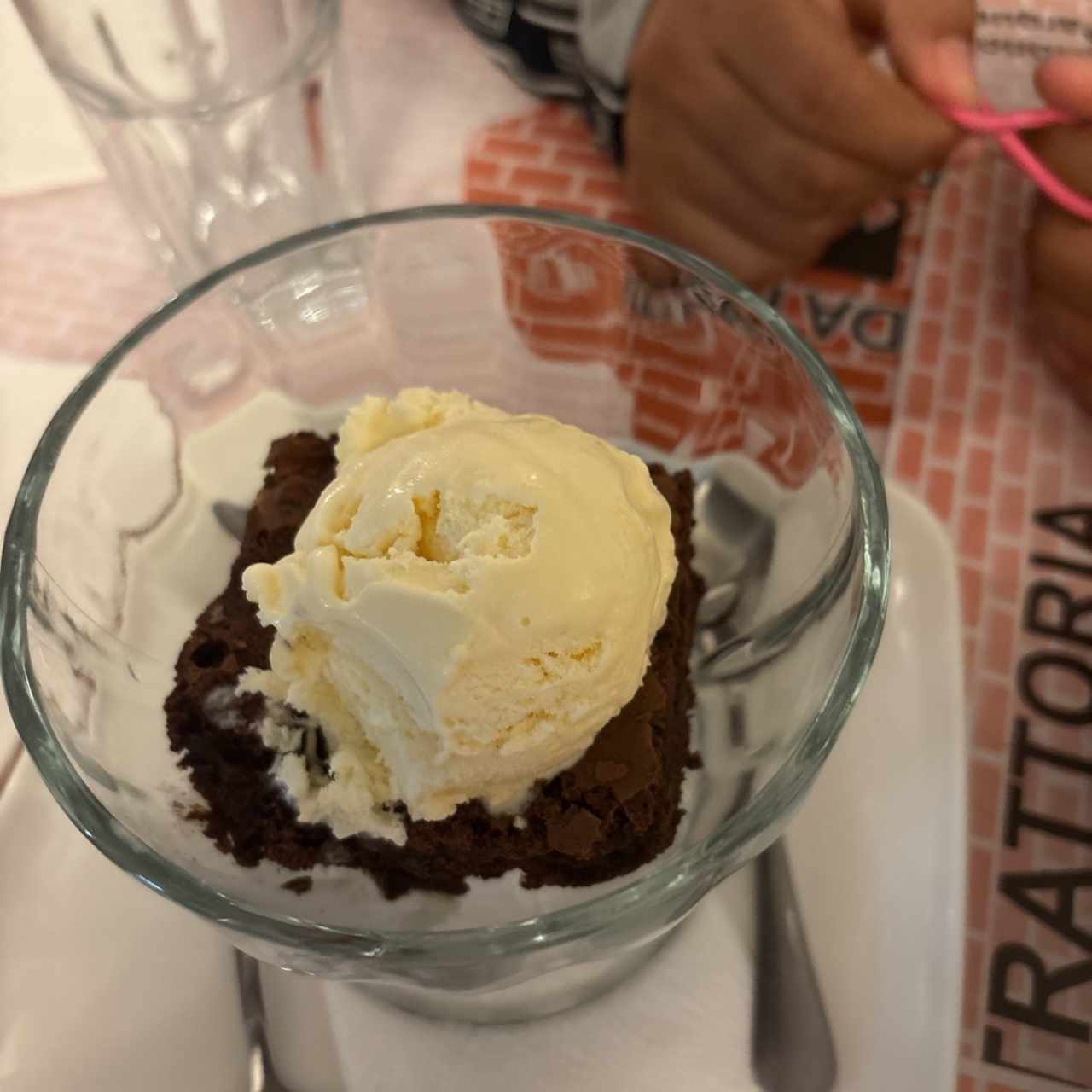 Brownie con helado 