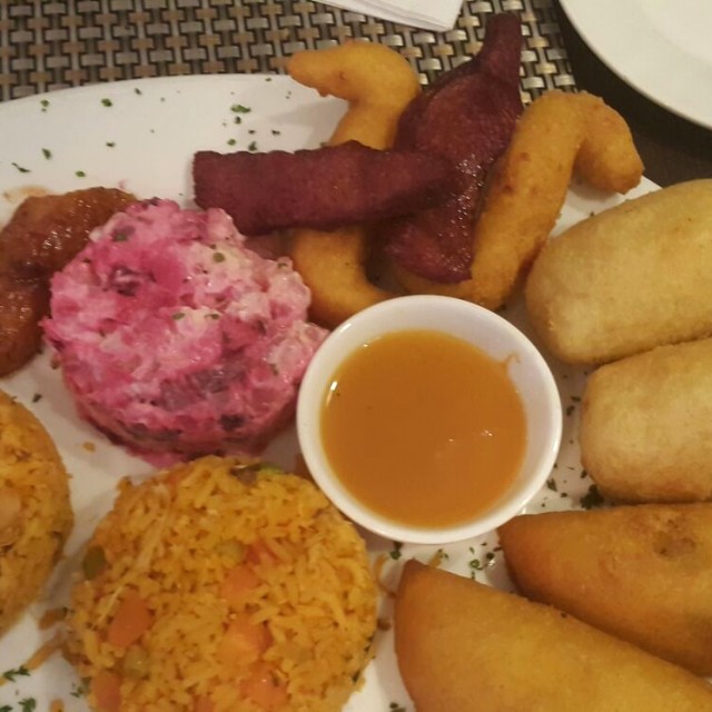 Empanadas de Chorizo tableño, Carimañolas de chicharrón, almojábano, tasajo