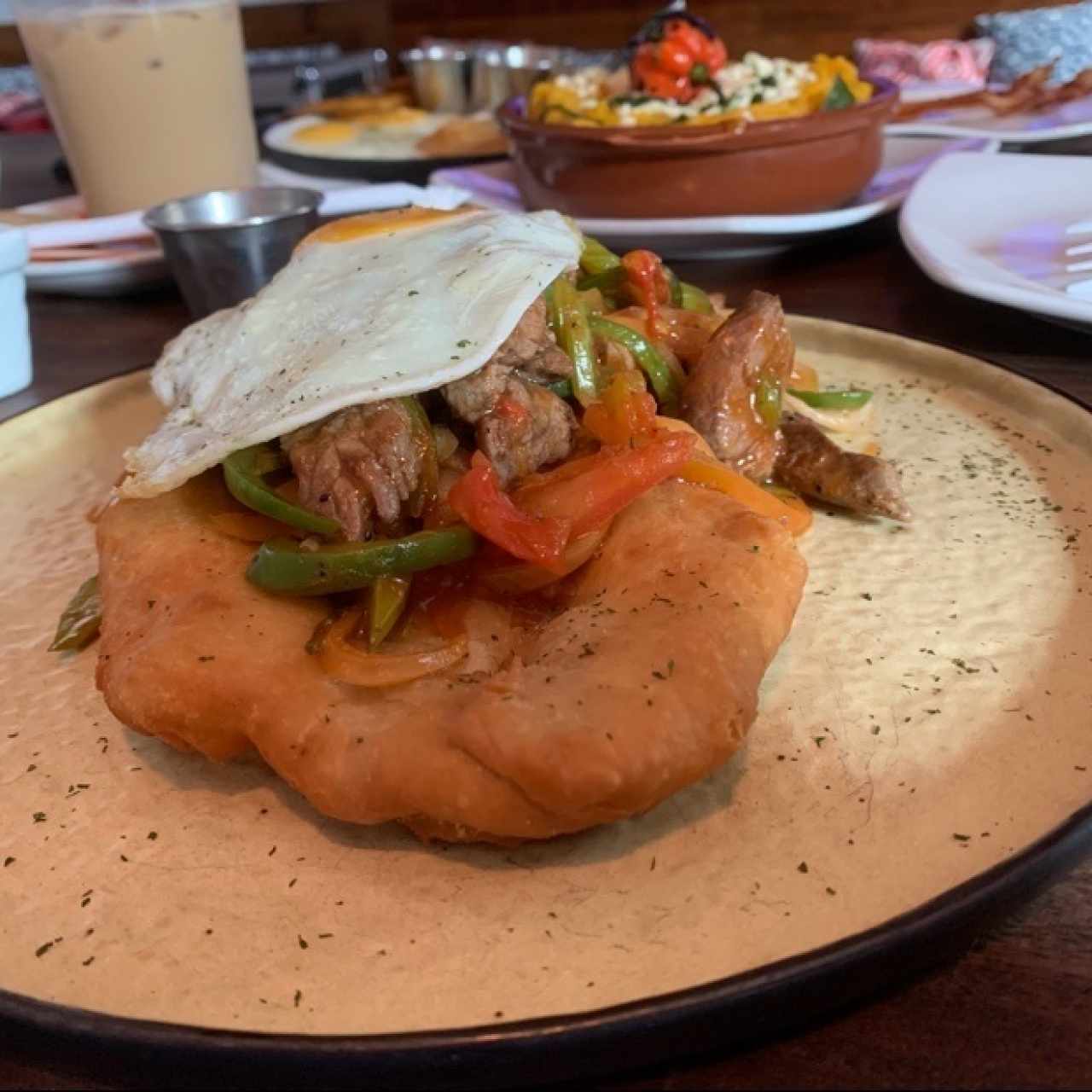 Filete de res con huevo estilo panameño