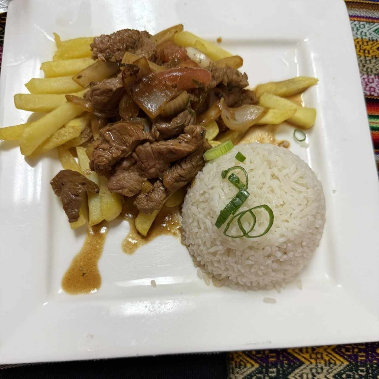 Carnes - lomo saltado