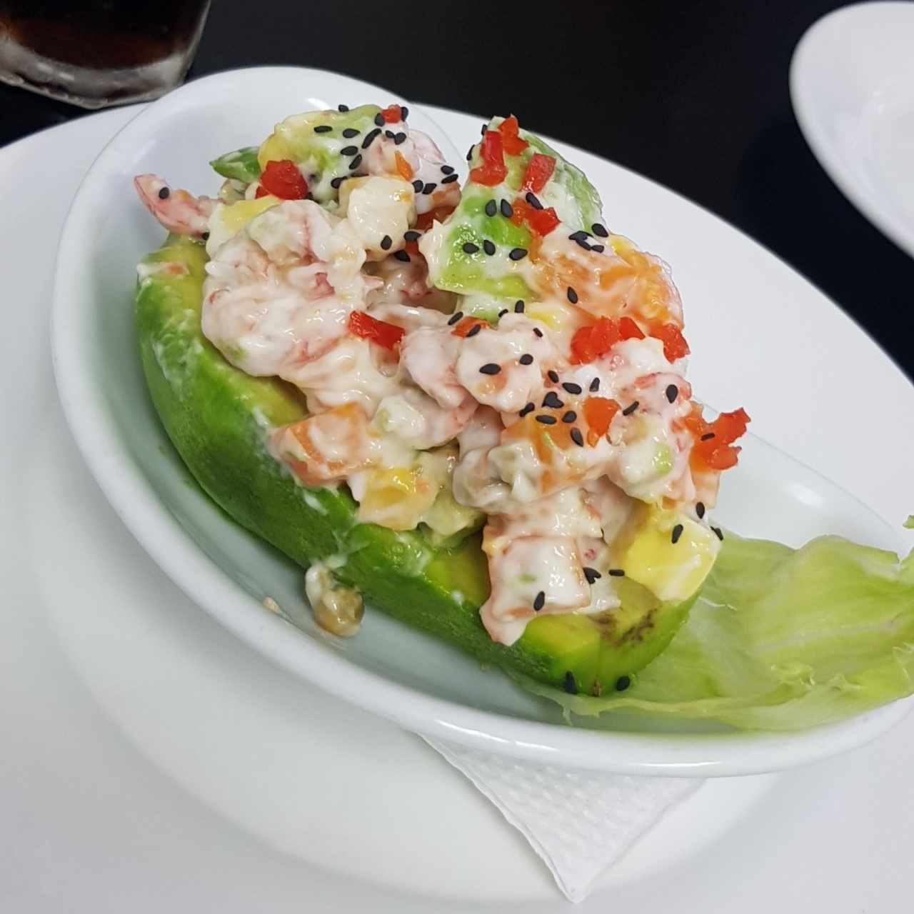 aguacate relleno de camarones 