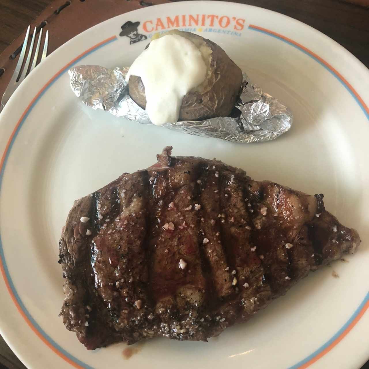 Ribeye con papa salada 