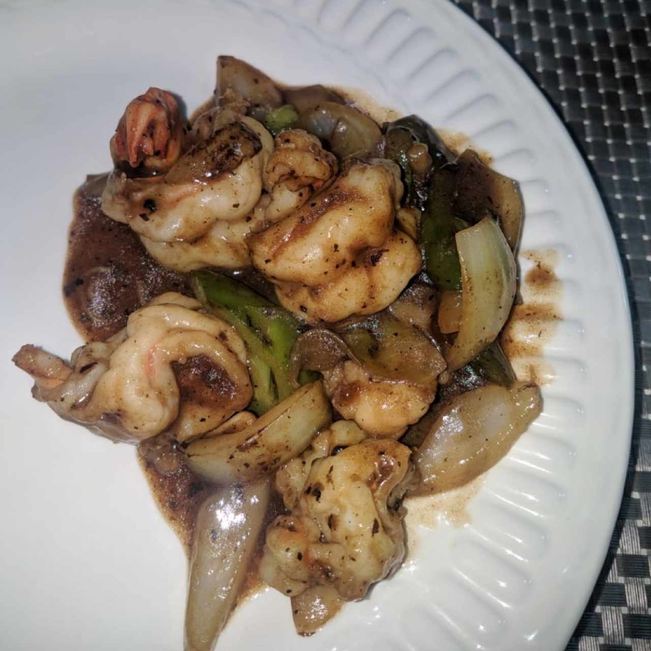 langostinoen salsa de de frijoles negros