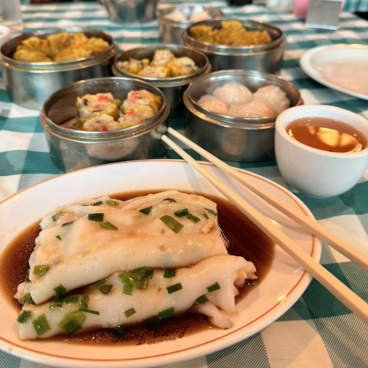 Siumai, hakao, chong fung de camarones, carne con jengibre
