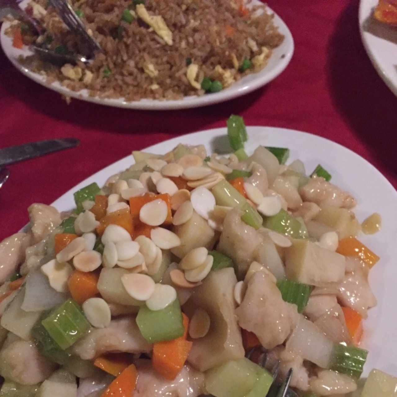 gallina con almendra y vegetales