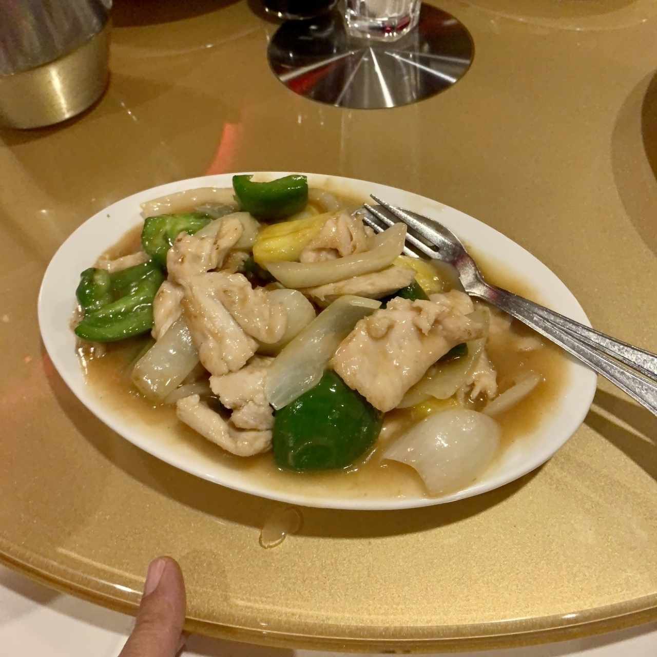 Gallina con Pepitas de Marañon y Vegetales
