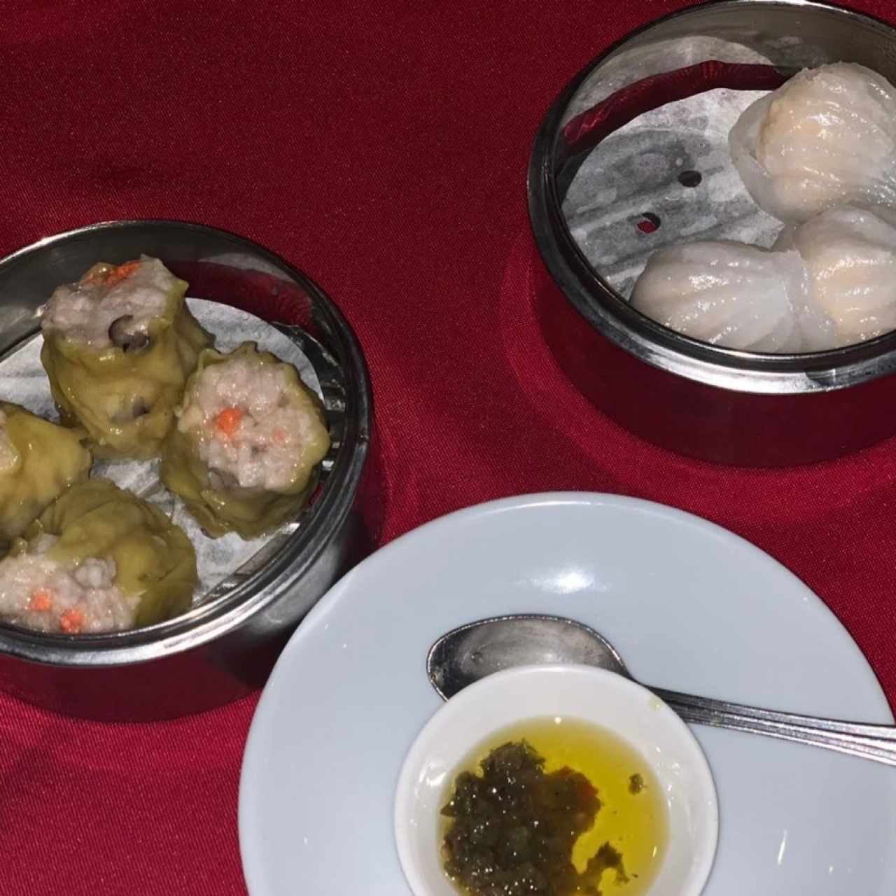 Dim Sum de cerdo y camaron con el picante de la casa