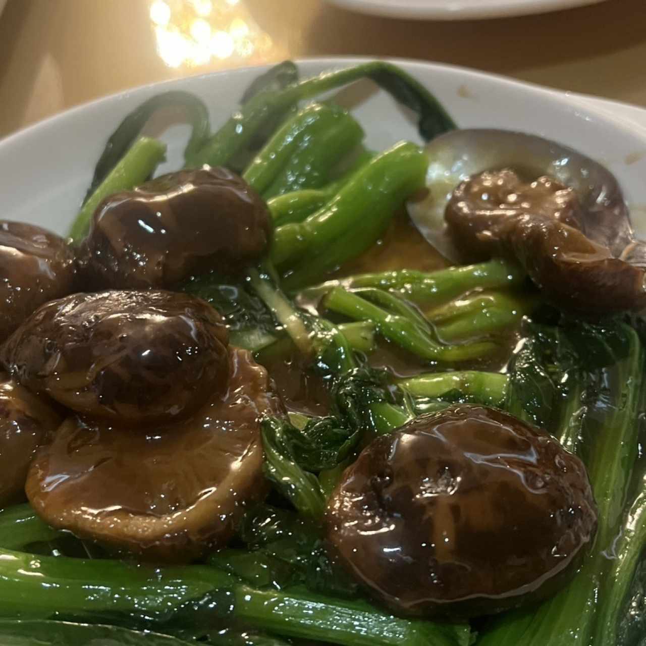 Hongos con Hoja de Mostaza