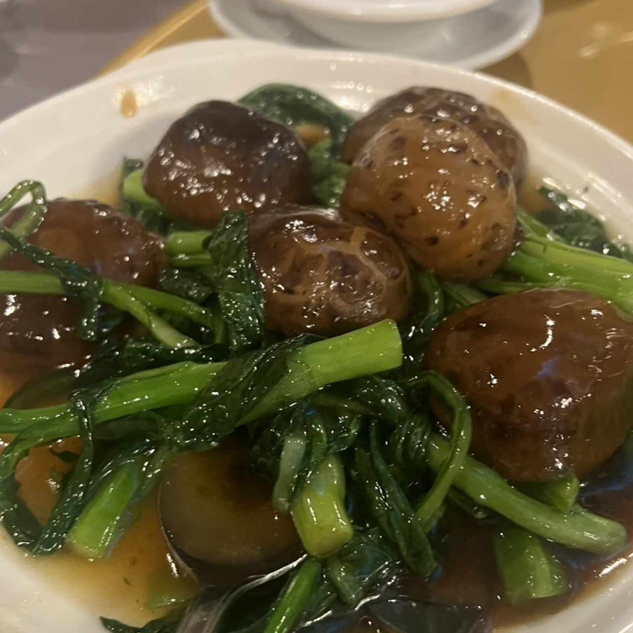 Hongos con Hoja de Mostaza