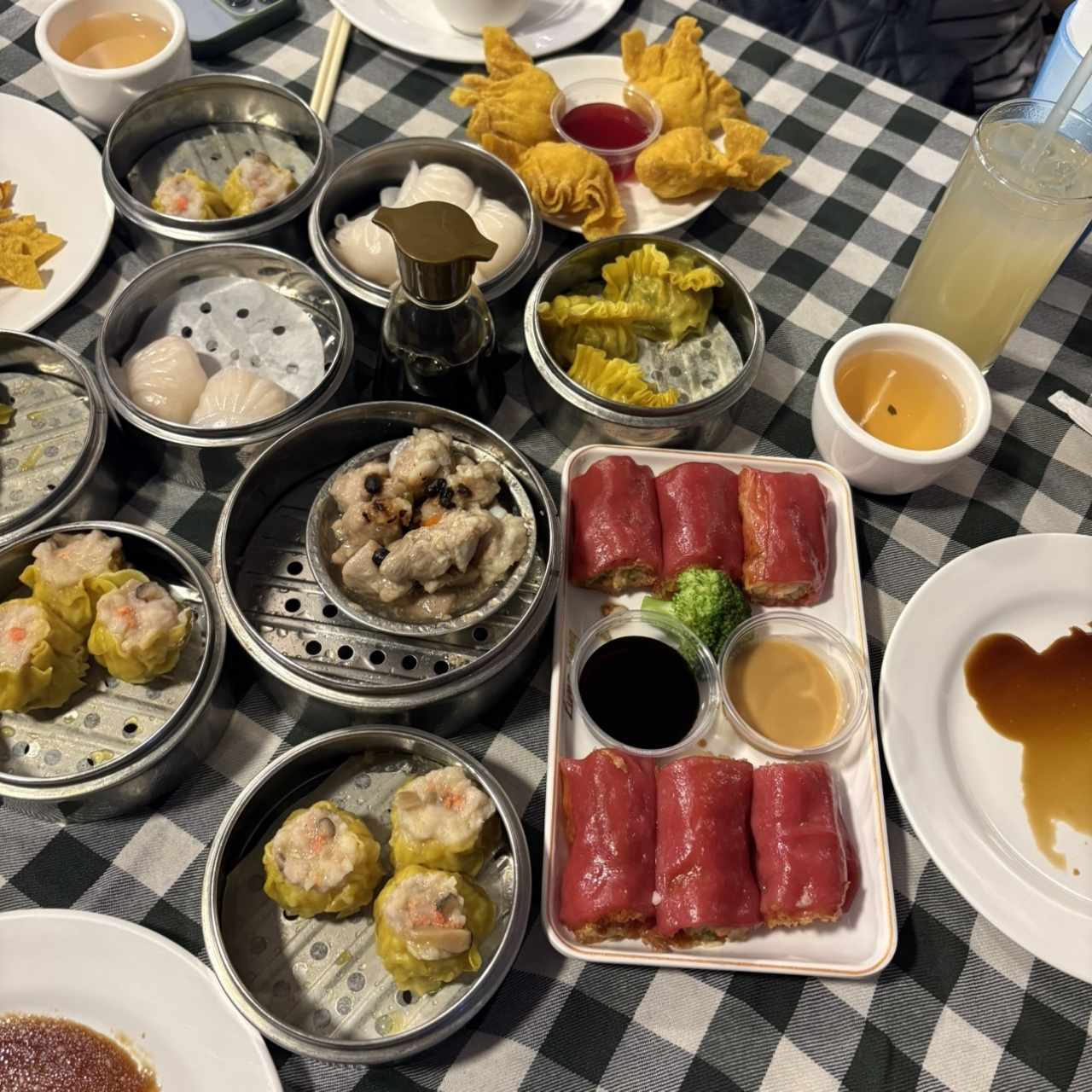 Dim Sum - Siu Mai, wanton, costillitas al vapor
