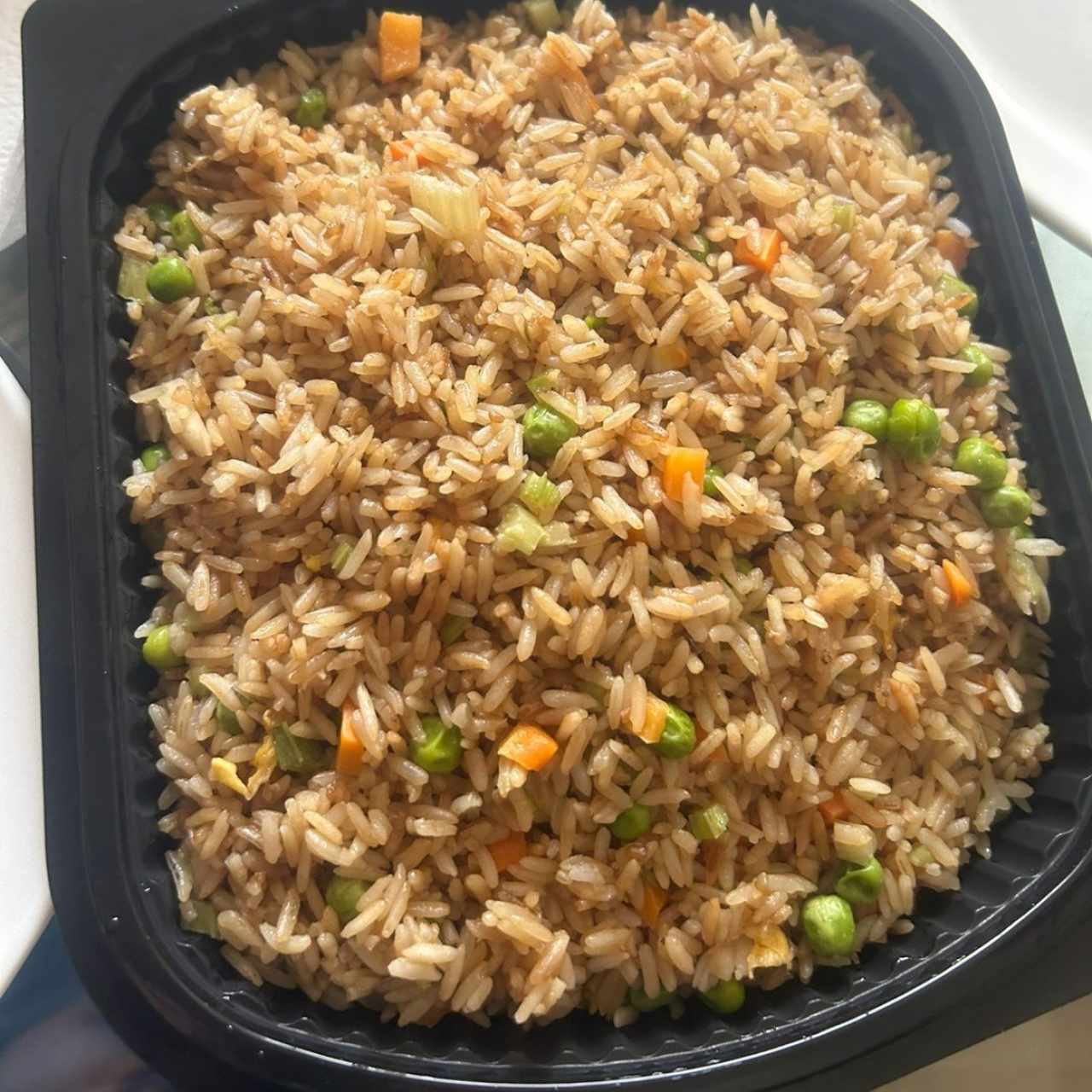 Arroz frito con vegetales