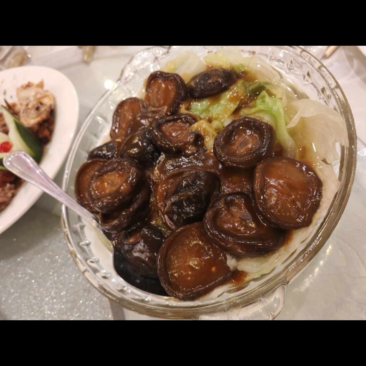 Hongos en cama de lechuga
