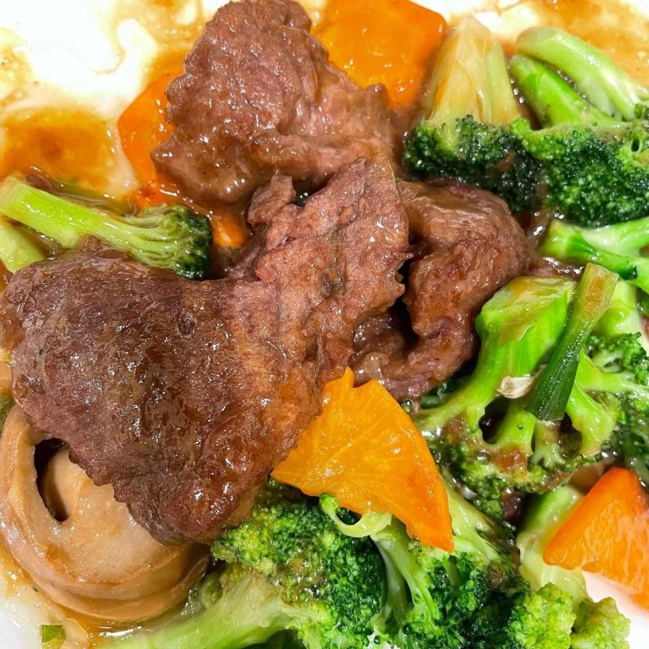 Filete De Res Con Vegetales