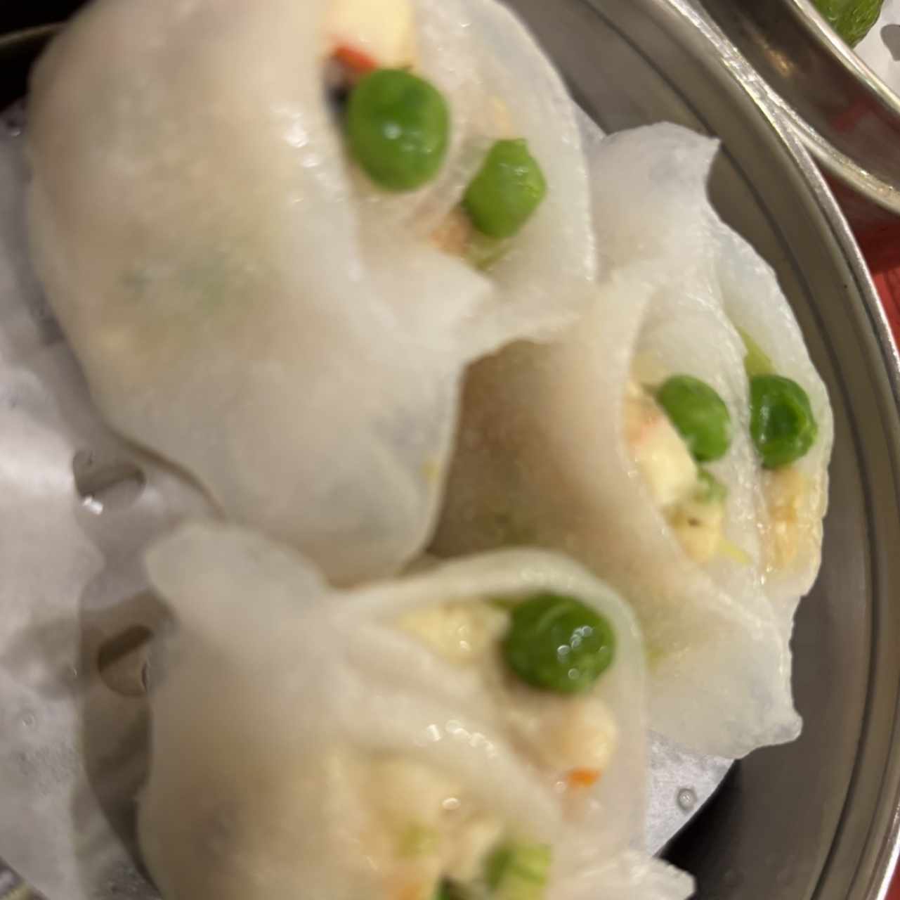 Dumpling de camarones y guisantes 