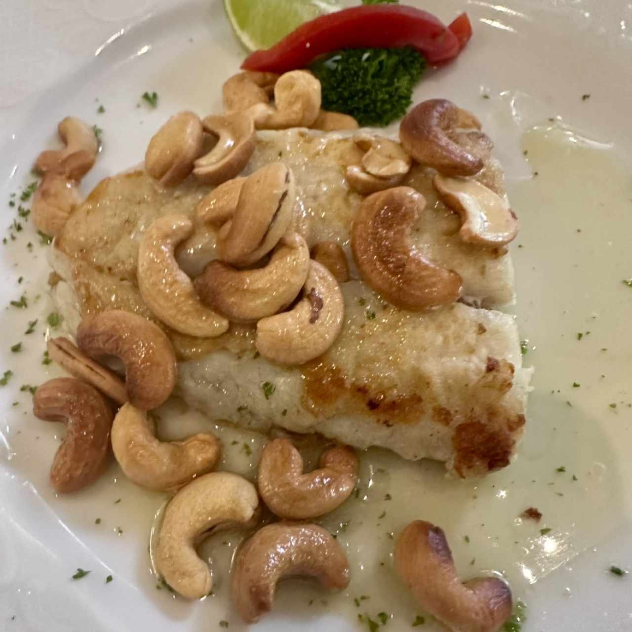Corvina Salteada con Pepita de Marañon