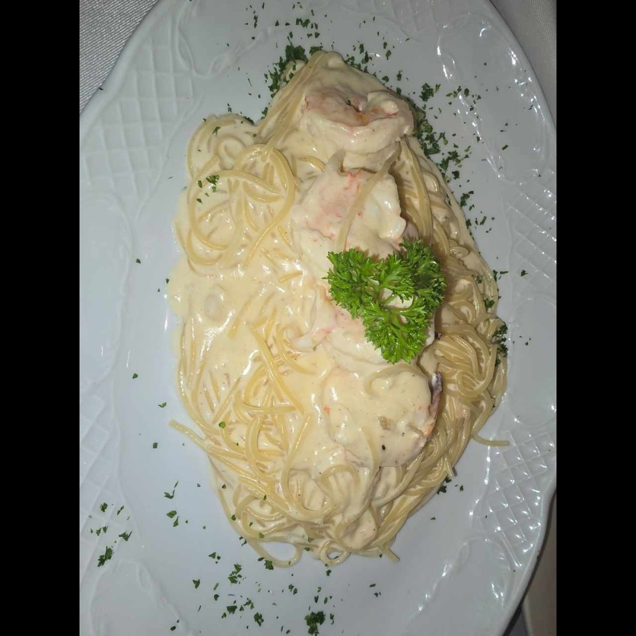 Spaghetti con Salsa Roja de Langostinos y Almejas