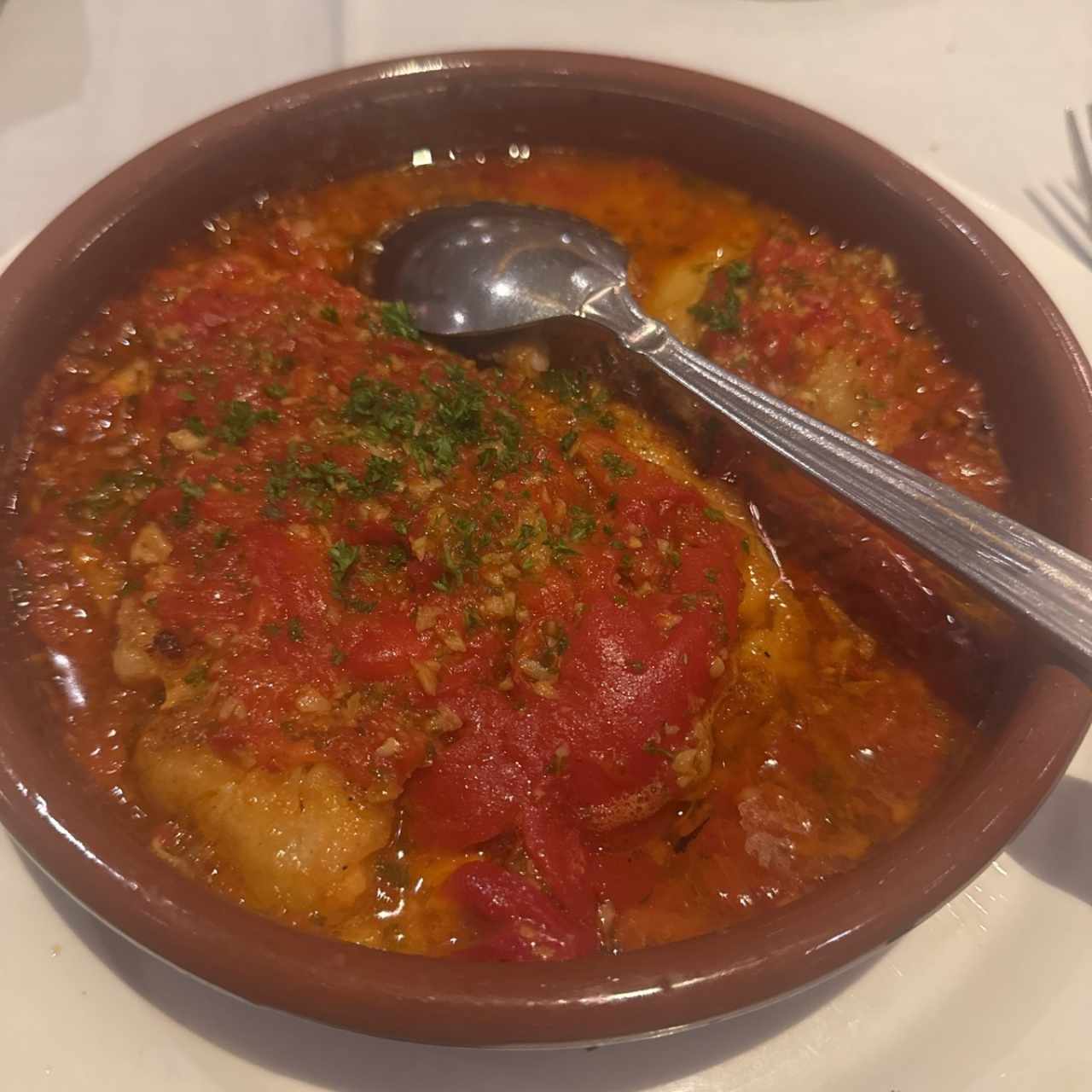 Corvina a la Vasca a la Bilbaína en Cazuela