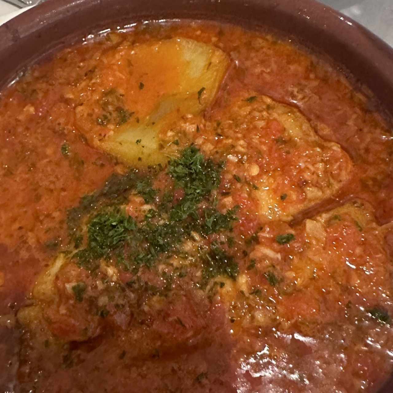 Corvina a la Vasca a la Bilbaína en Cazuela