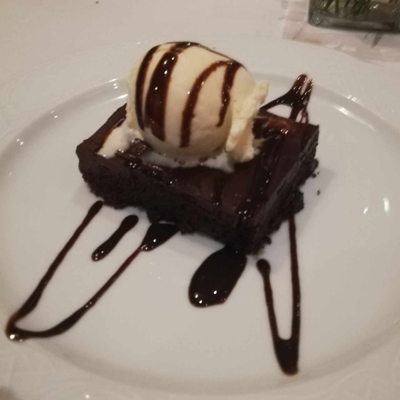 Brownie con helado 