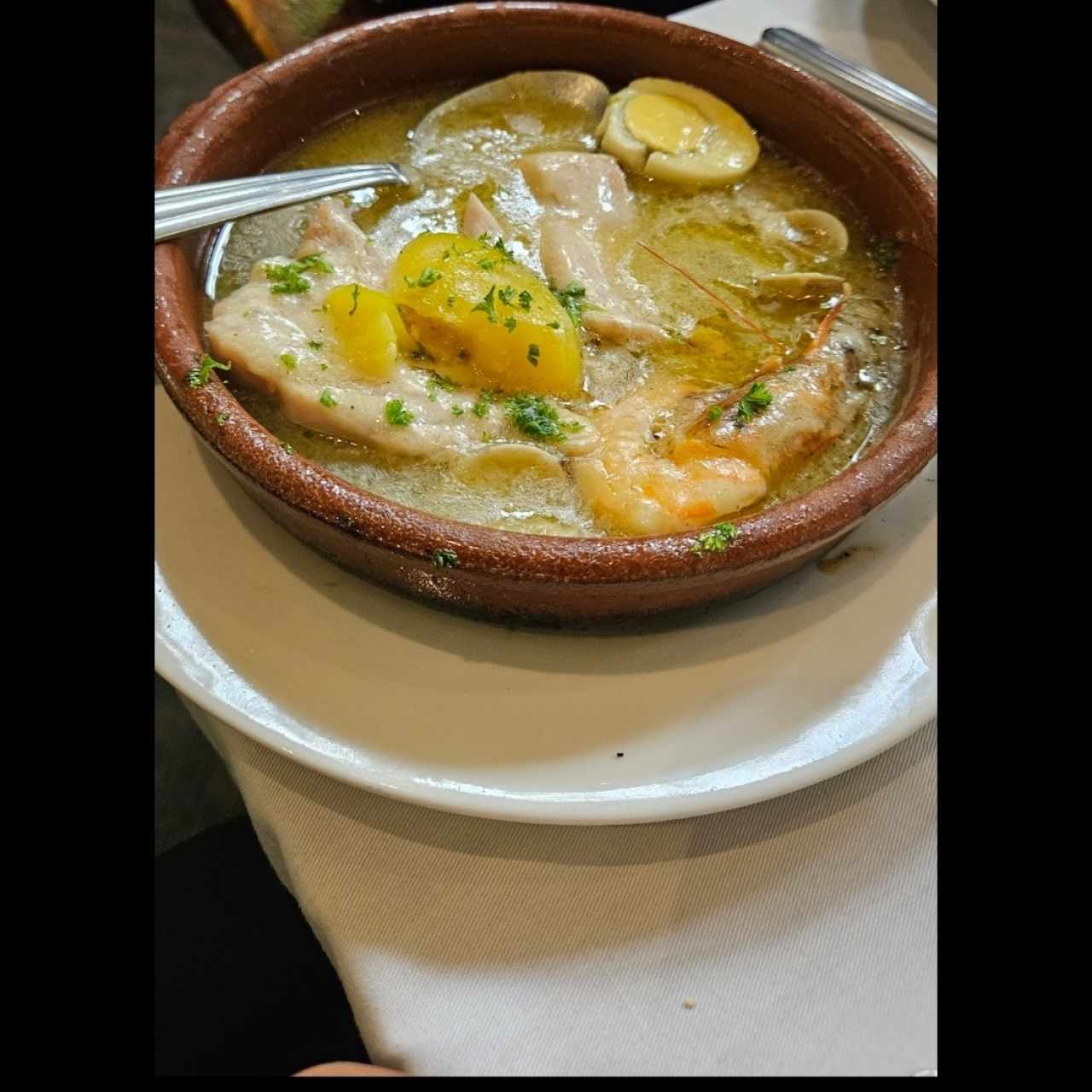 Mero a la Vasca o la Bilbaína en Cazuela