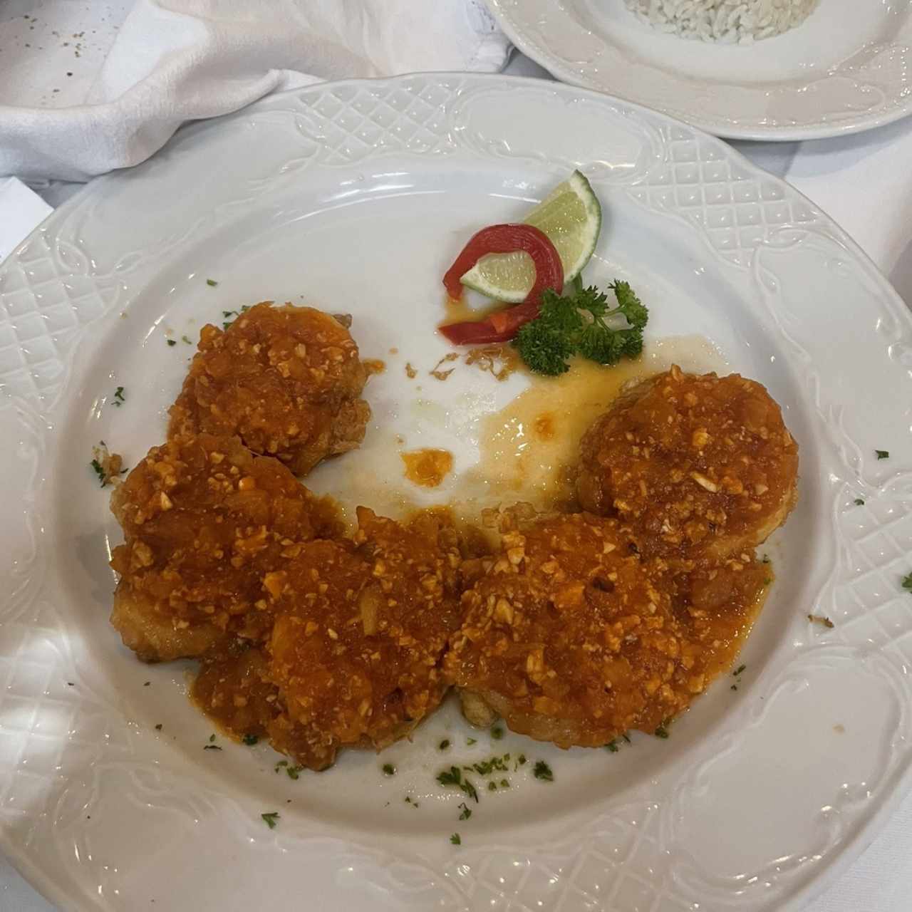 Langostinos Rebozados, Cubiertos en Salsa de Langosta y Jerez
