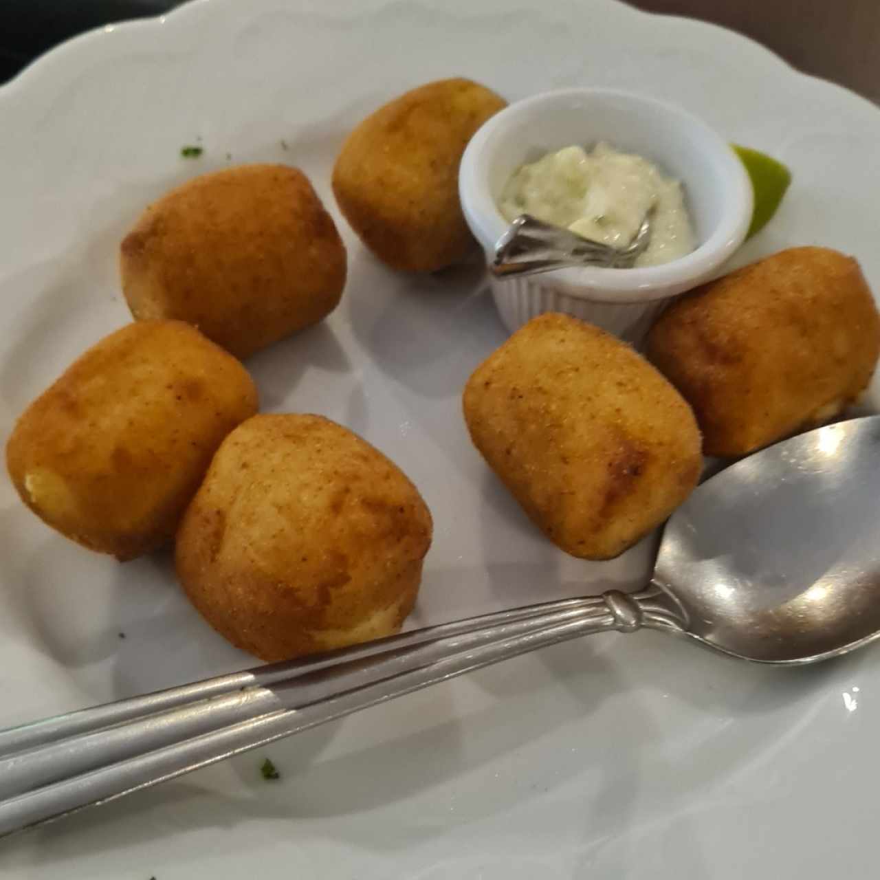 Croquetas de Bacalao o Croquetas de Jamon Serrano