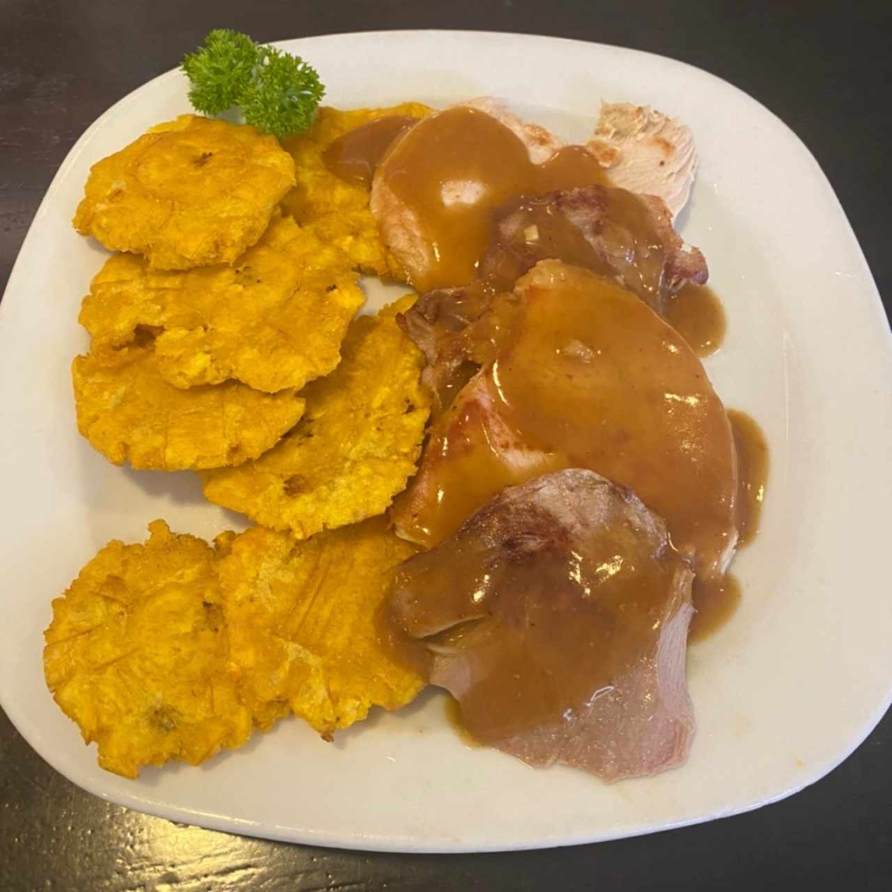 Pavo Asado con patacones 