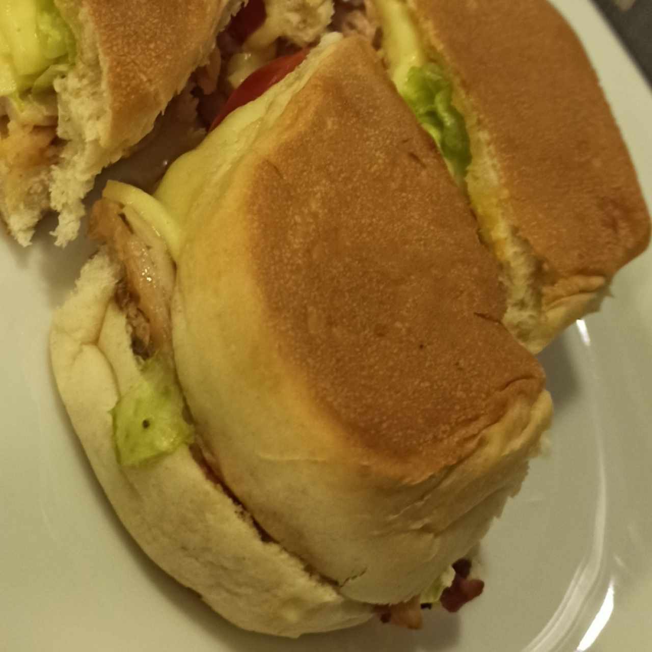 Sándwich de pierna y queso mozzarella