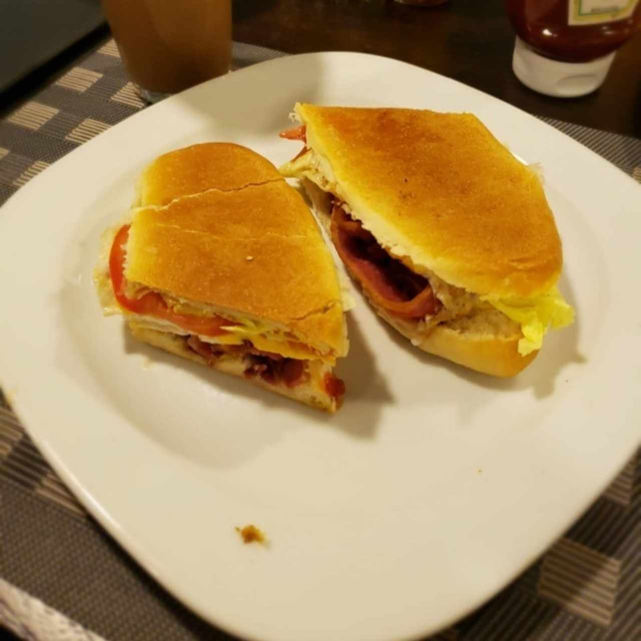 emparedado de Tocino y Huevo