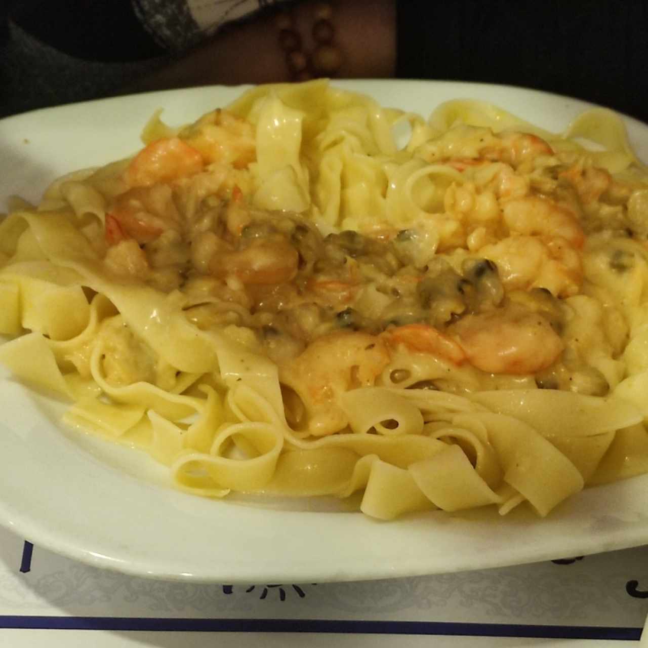 Fetuccini con Camarones en Salsa Blanca