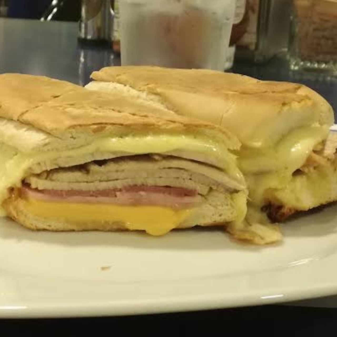 Emparerados - Emparedado Cubano