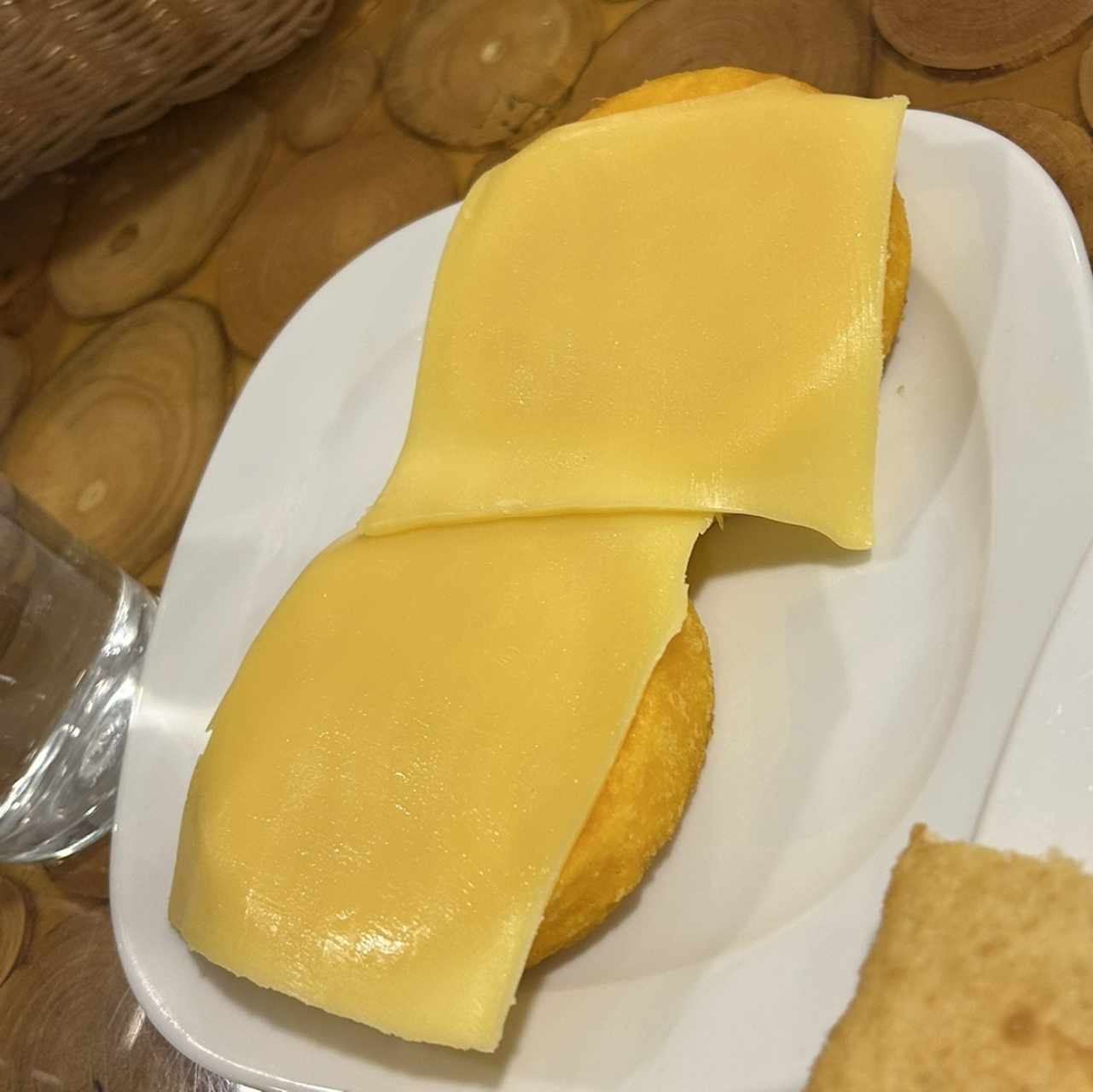 Tortilla con queso amarillo