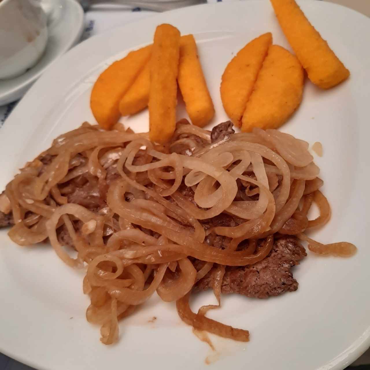 Bistec encebollado con Tortillas