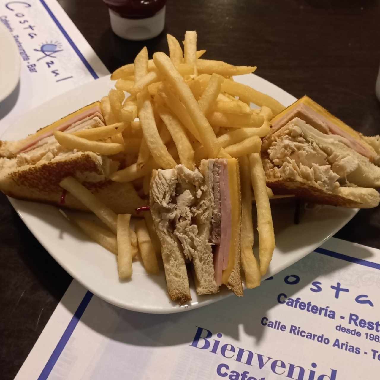 Emparerados - Club Sándwich