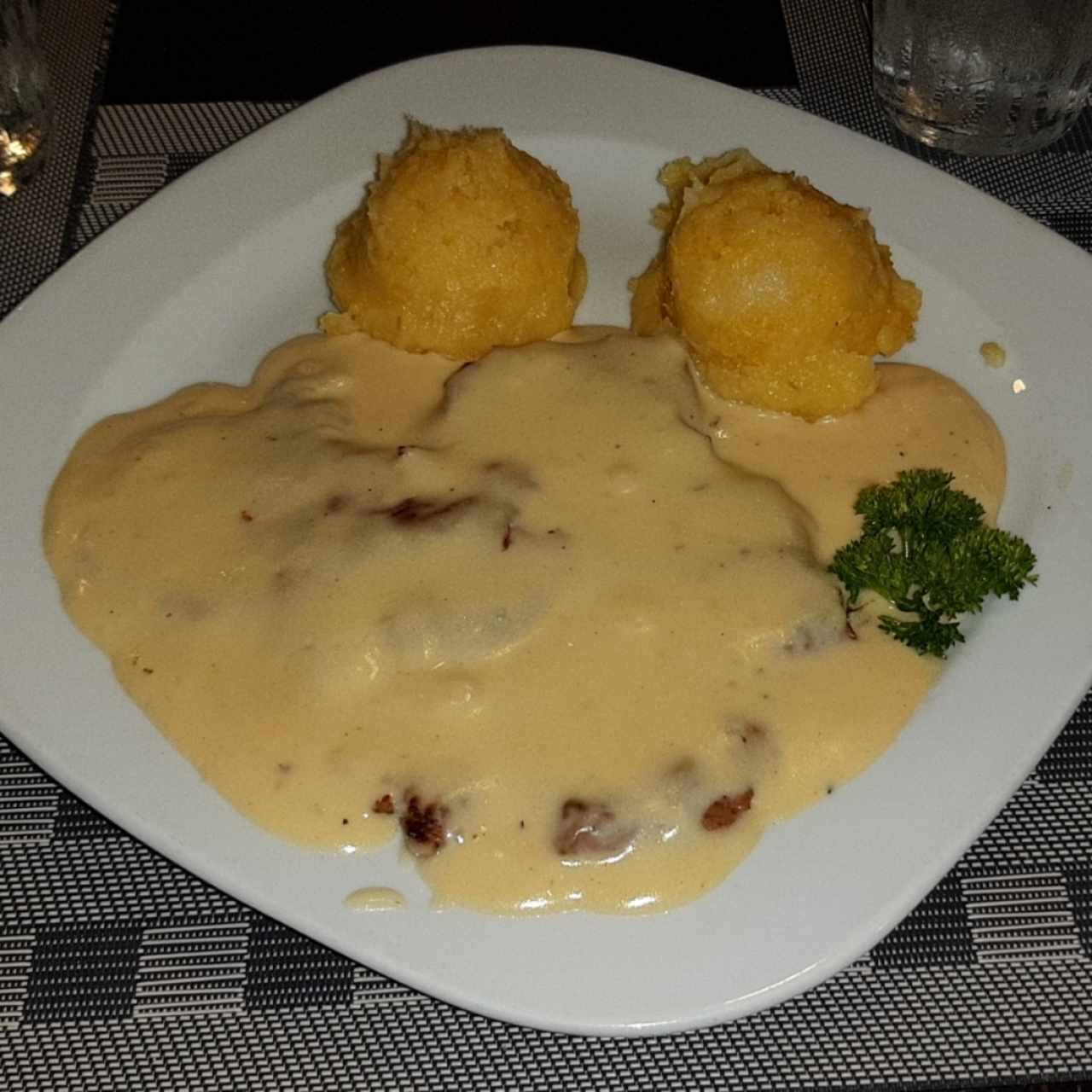 Filete en Salsa Bechamel con Pure