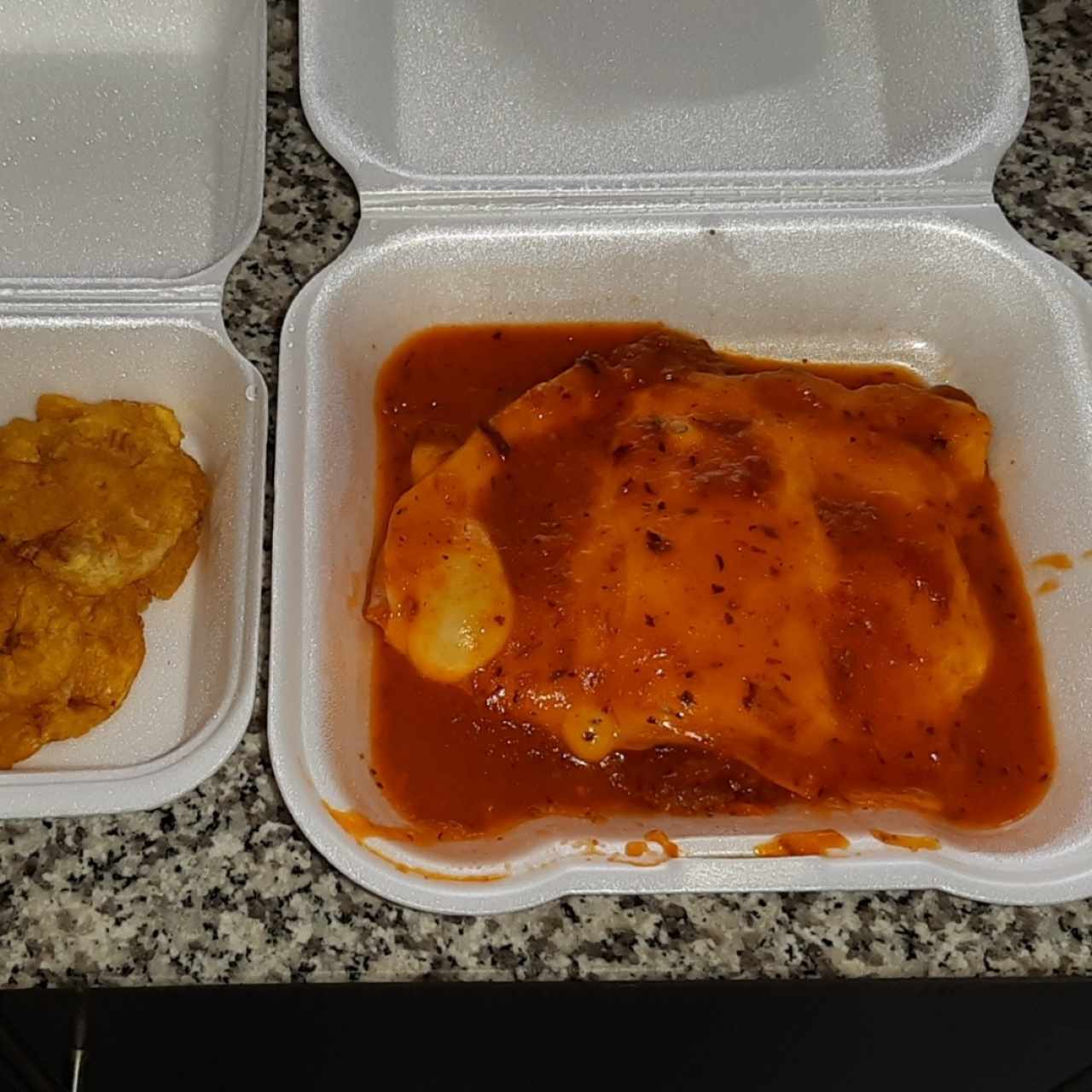 bistec a la parmesana con Patacones