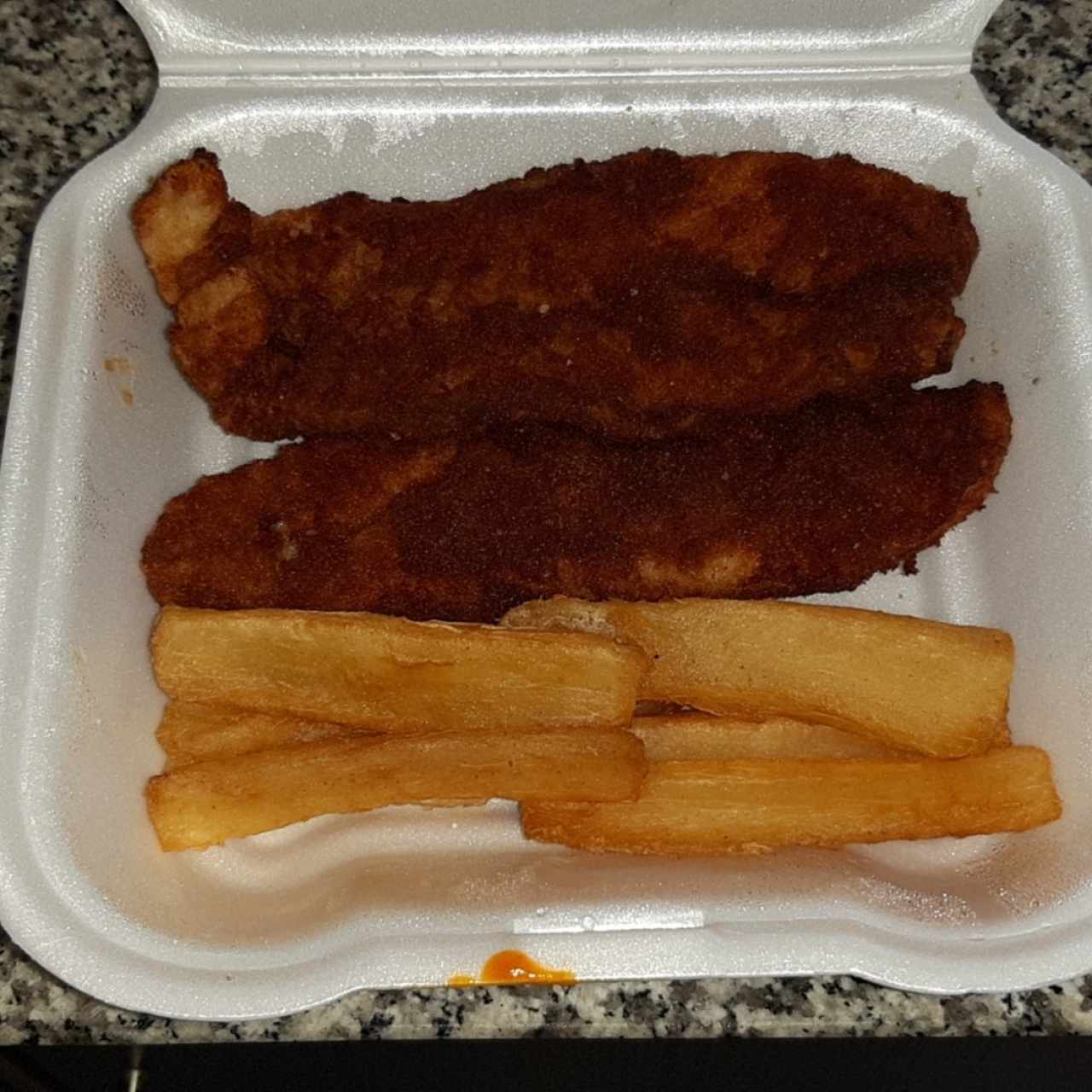 Filete de Corvina Apanada con Yuca frita