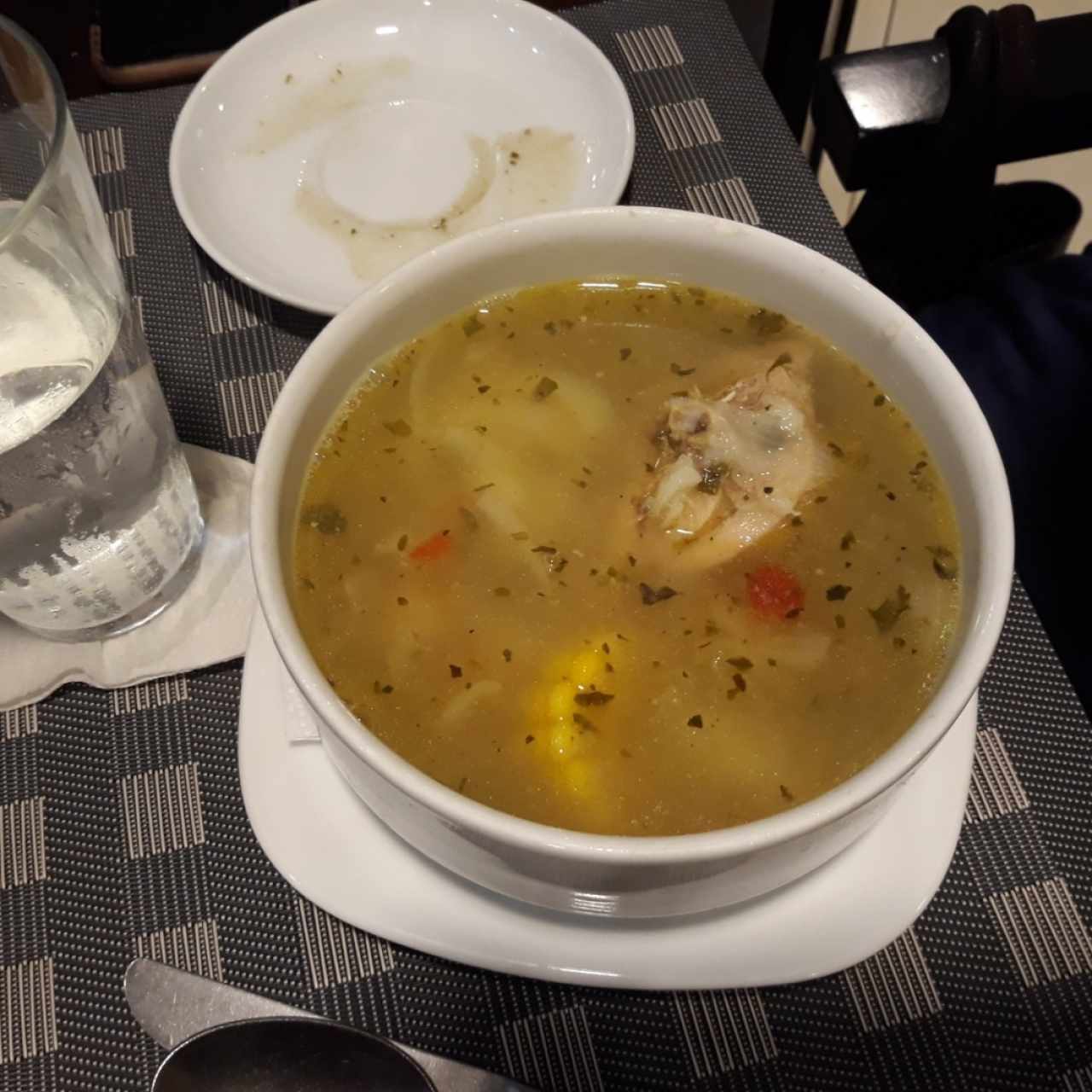 Sopa de pollo 