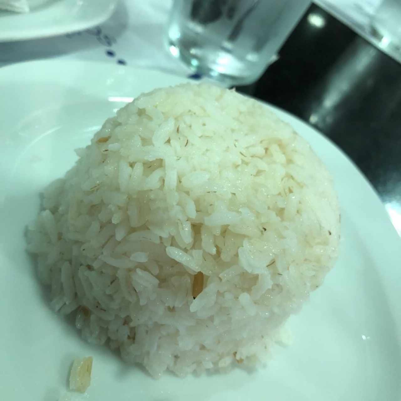 Arroz blanco de acompañamiento. 