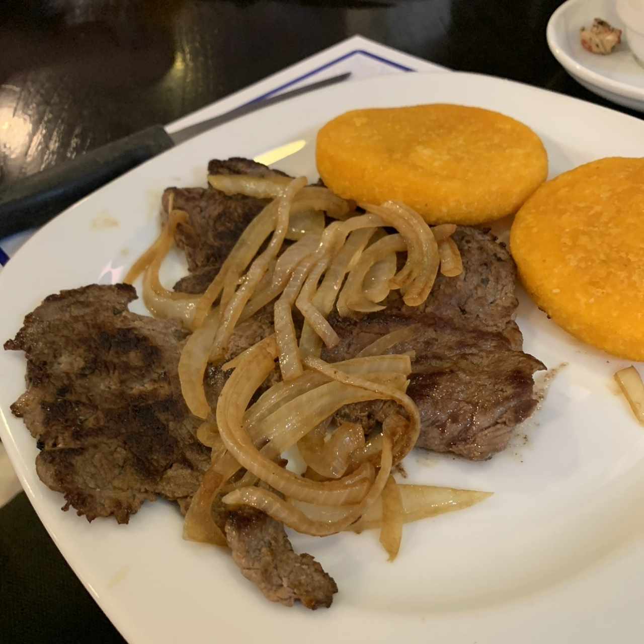 Bistec de Carne Con Tortillas