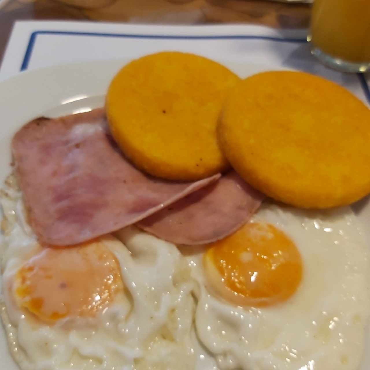 huevos con tortillas y jamón 
