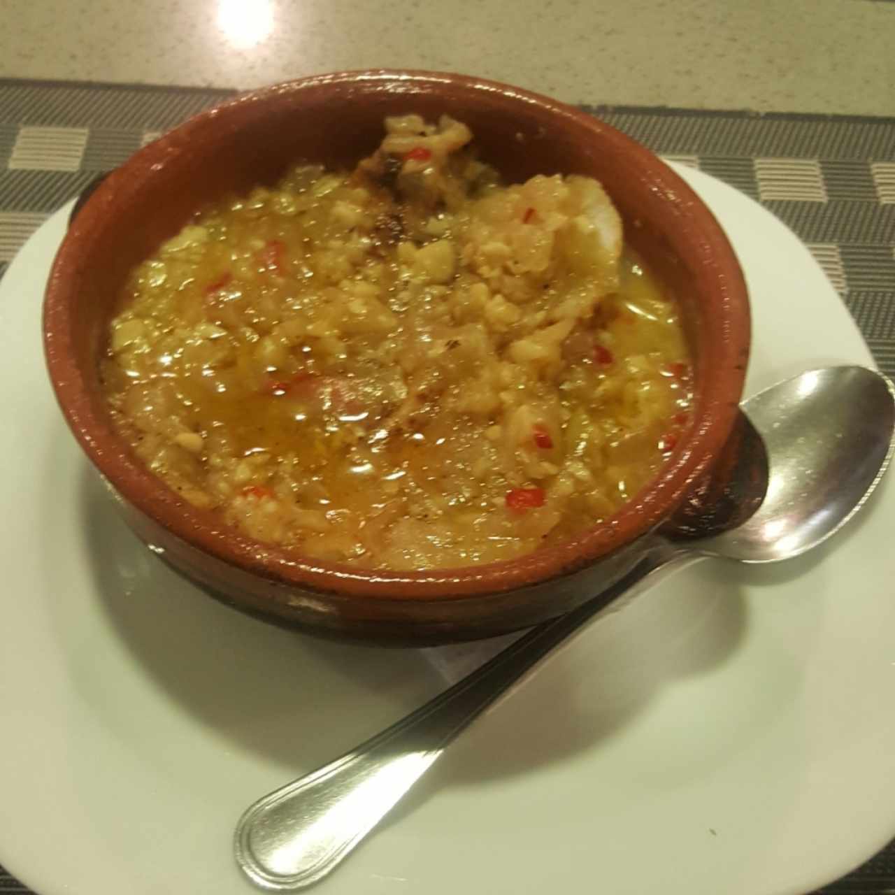Cazuela de corvina al ajillo 