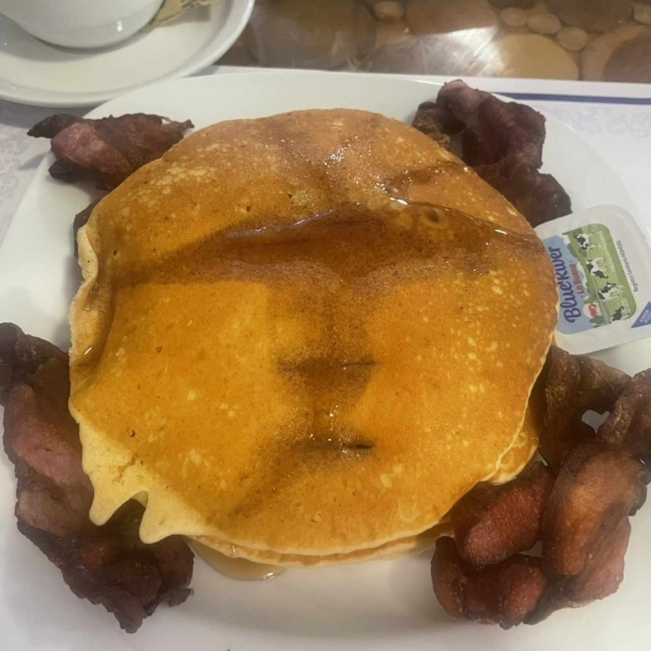 Desayunos Breakfast - Pancake con Tocino