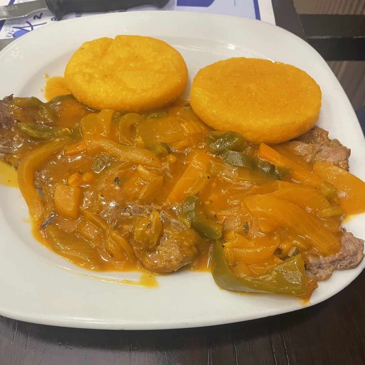 Bistec de Carne Con Tortillas