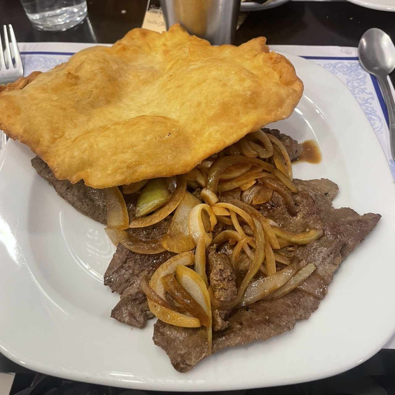 Carnes - Bistec de Higado con hojaldre 