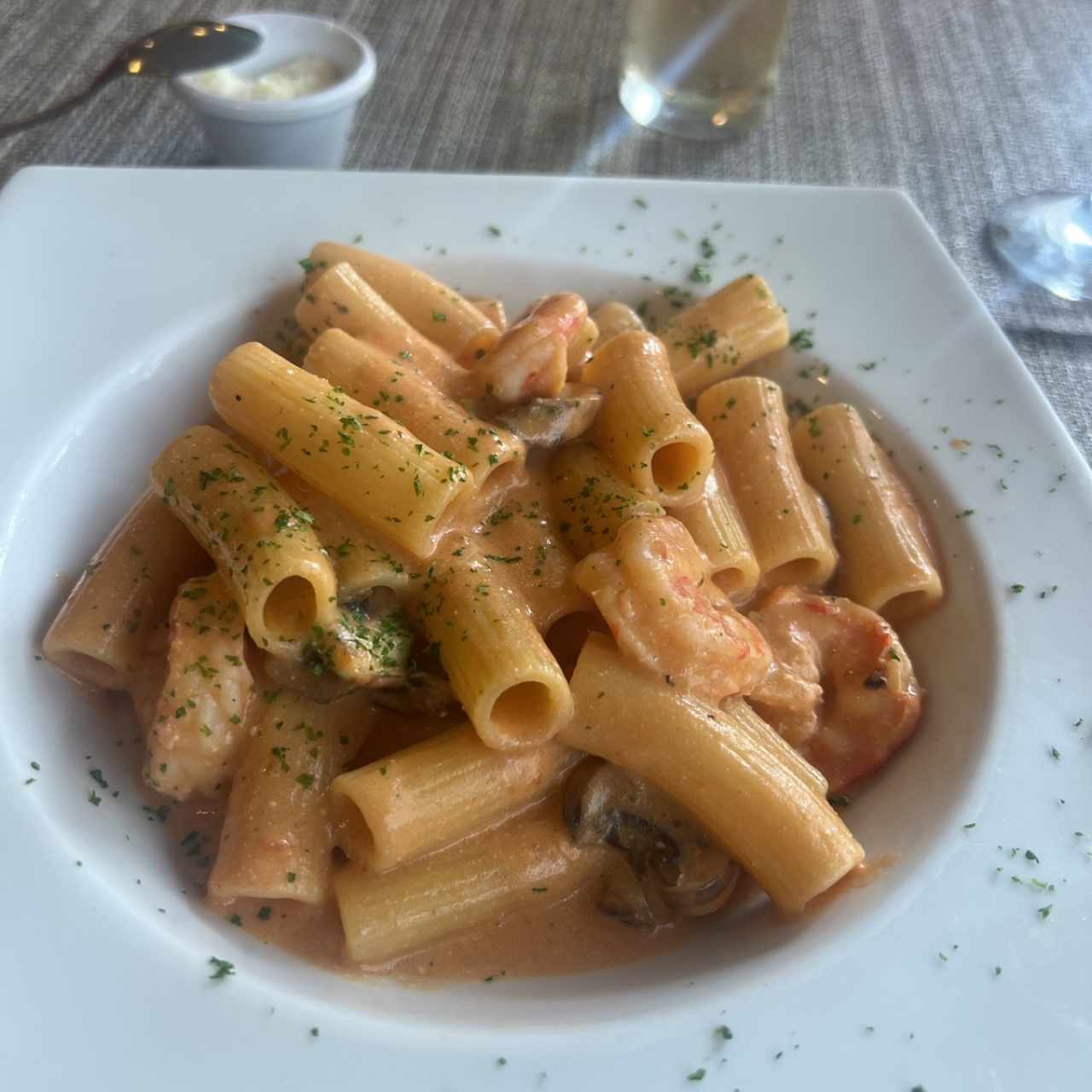 Rigatoni con camarones 