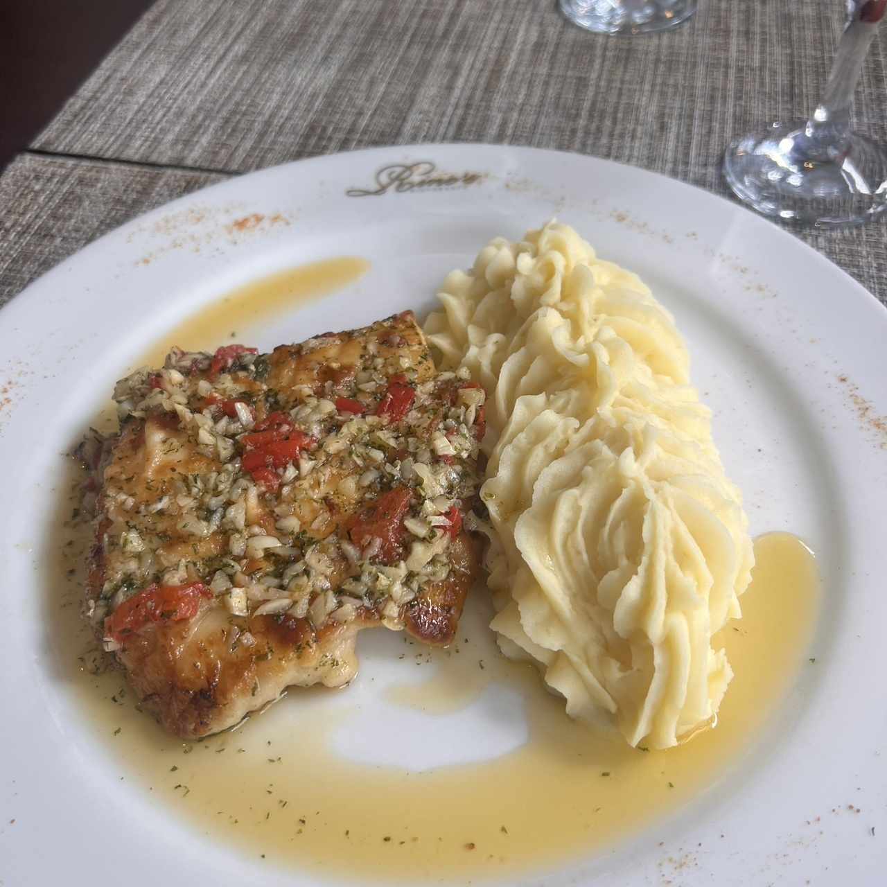Filete de Corvina al Ajillo