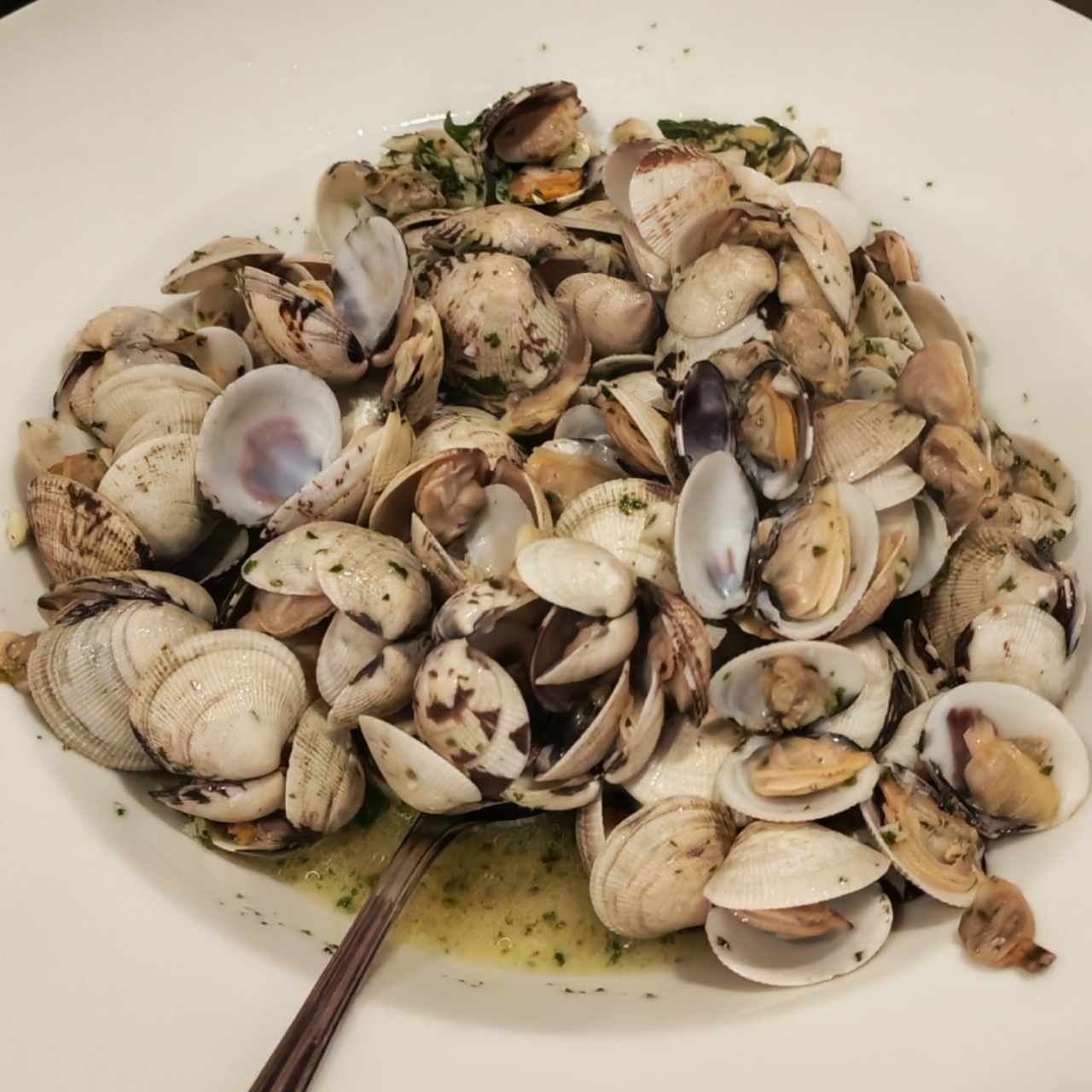 Almejas al ajillo