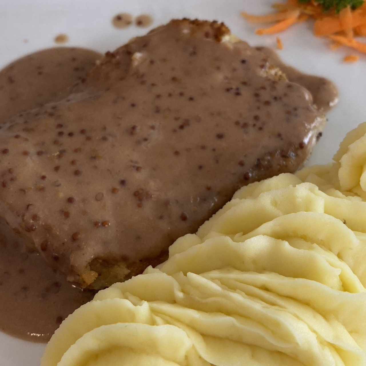 Corvina a las Dos Mostazas con puré 