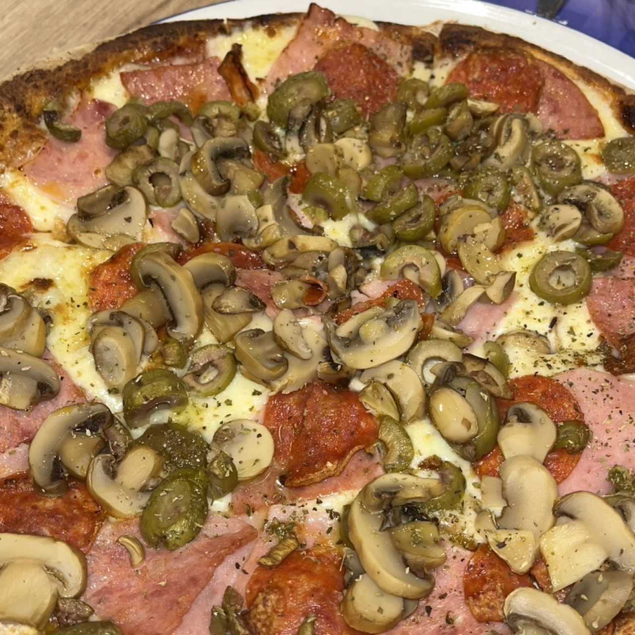 PIZZAS ESPECIALES - Pizza de combinación